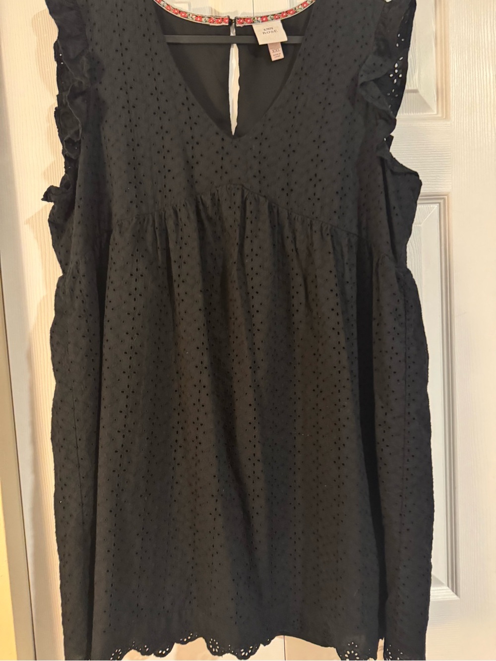 Knox Rose Black Eyelet V-Neck Ruffle Sleeve Tunic